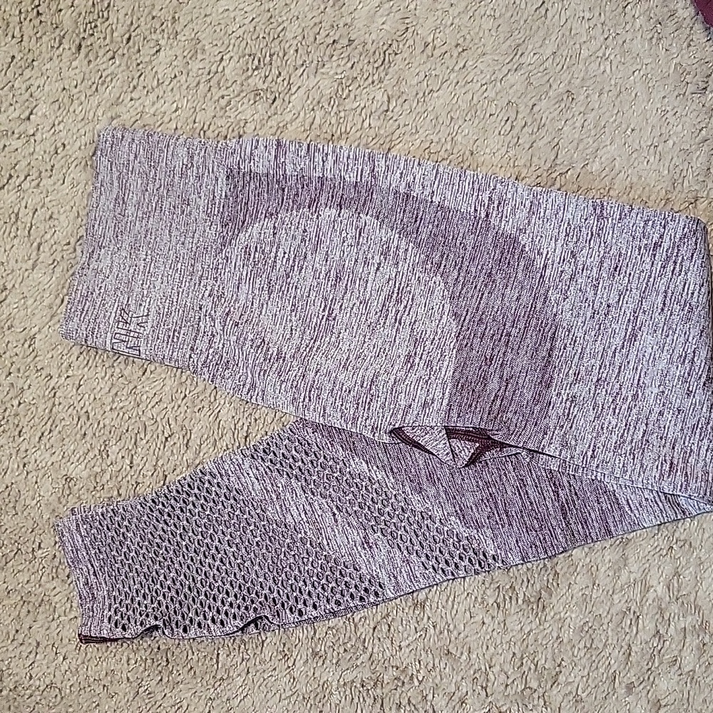 Victoria's Secret Pink Seamless Leggings size xs Burgundy